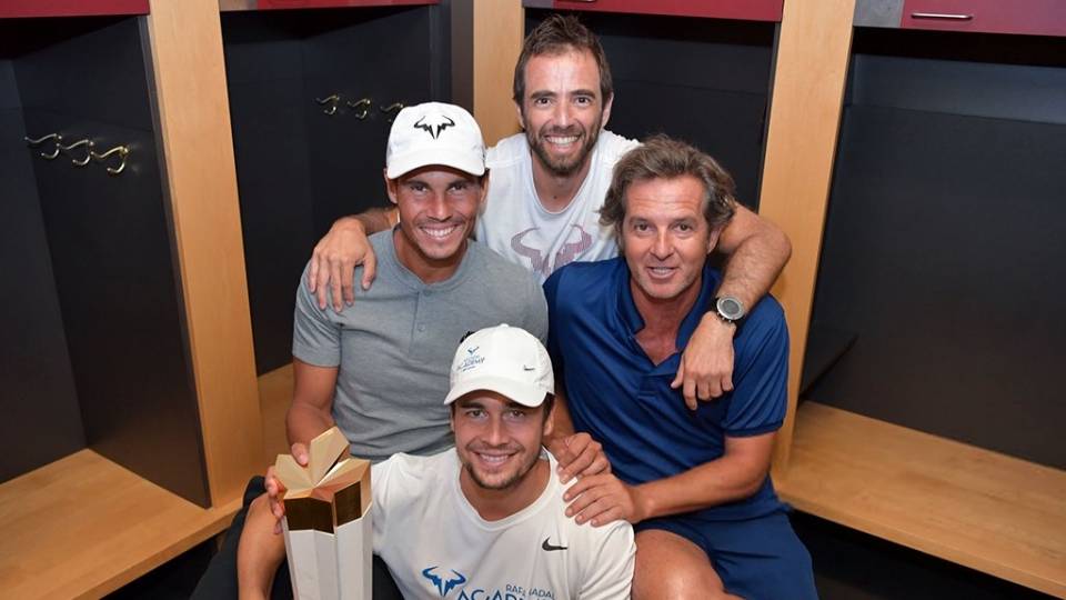 Rafa Nadal, Tomeu Salv, Rafael Maym y Francis Roig junto al trofeo de Montreal